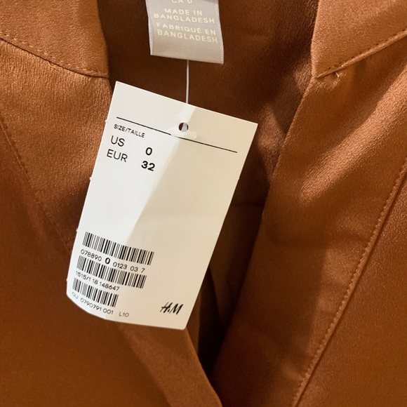 NWT | H&M Satin V-Neck Tunic | Size 0 - Picture 2 of 4